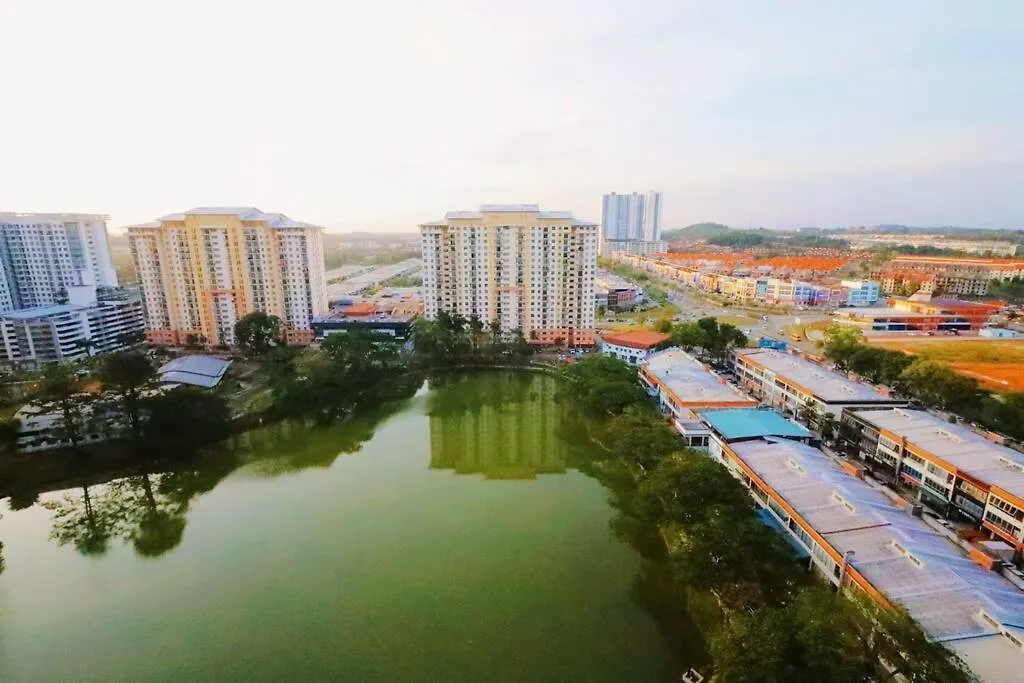 Mount Austin Palazio # Lake View Super Nice View Johor Bahru