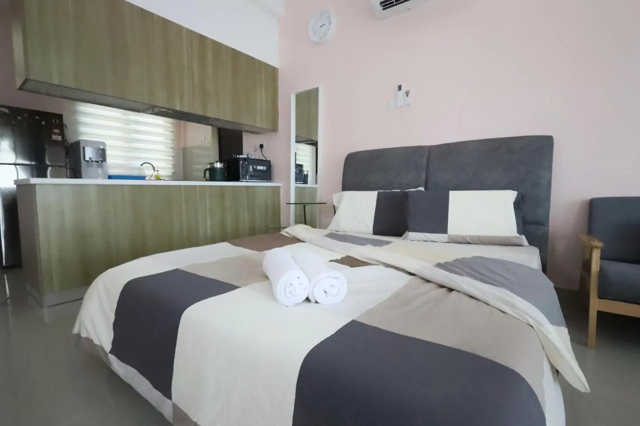 Apartment Mount Austin Palazio # Lake View Super Nice View Johor Bahru